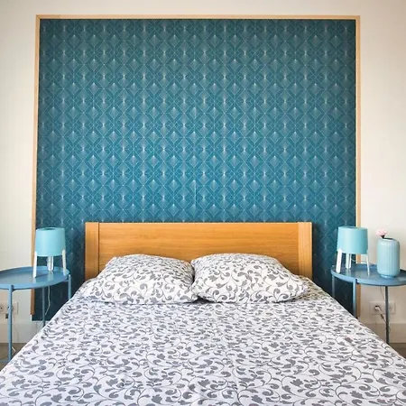 Appartement Plage à 200 Mètres. Vue Mer Et Esterel ! Rénové