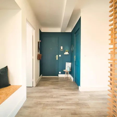 Apartment Plage A 200 Metres. Vue Mer Et Esterel ! Renove