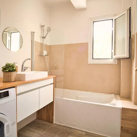 Plage A 200 Metres. Vue Mer Et Esterel ! Renove Apartment *