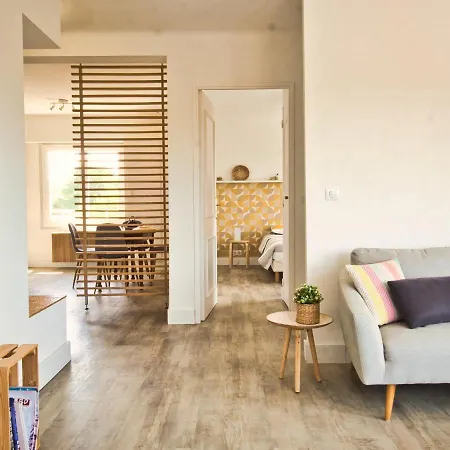 Plage A 200 Metres. Vue Mer Et Esterel ! Renove Apartment